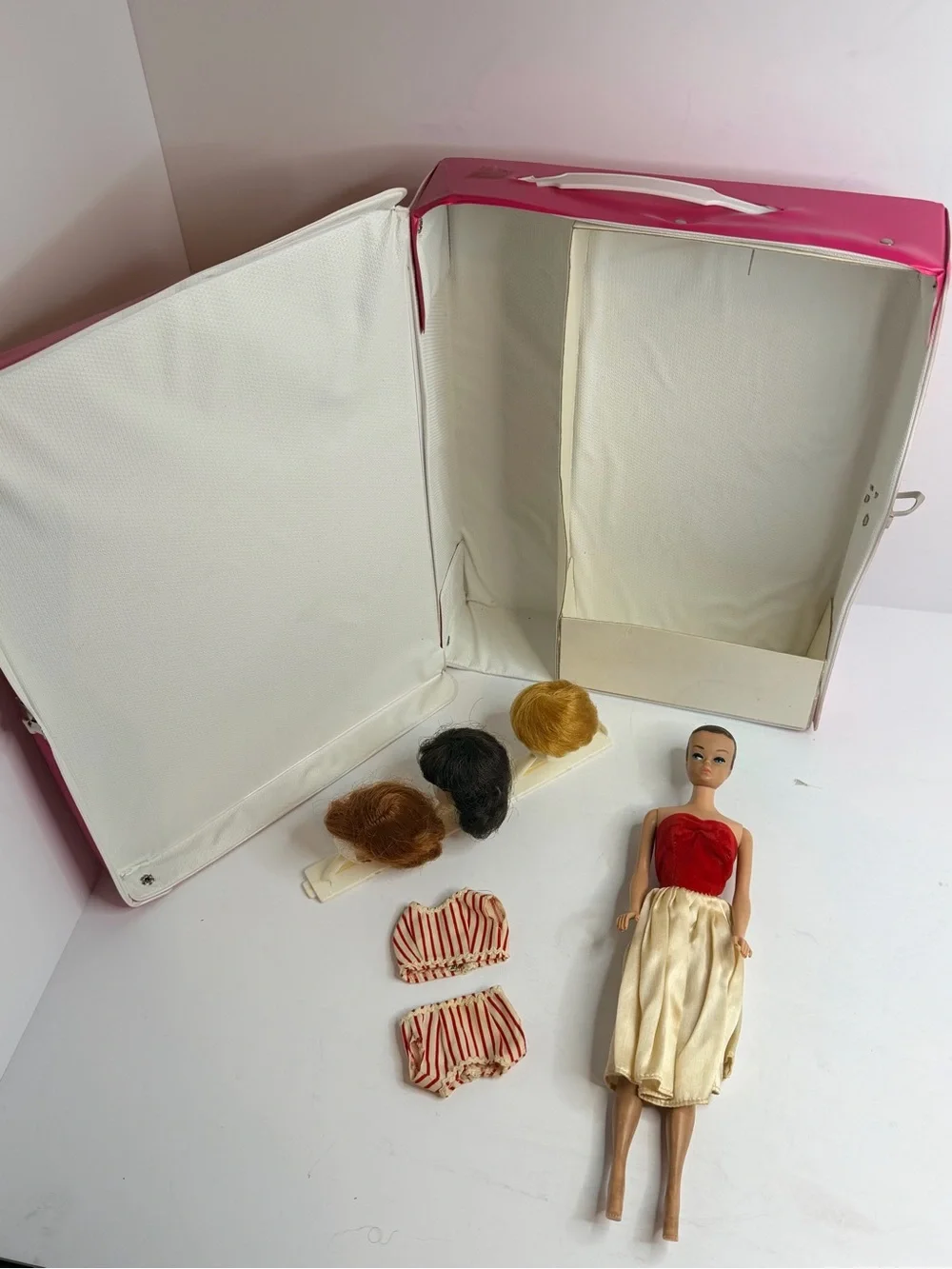 Vintage 1963 Mattel Fashion Queen Barbie Doll w/ 3 Wigs & Retro Carrying Case